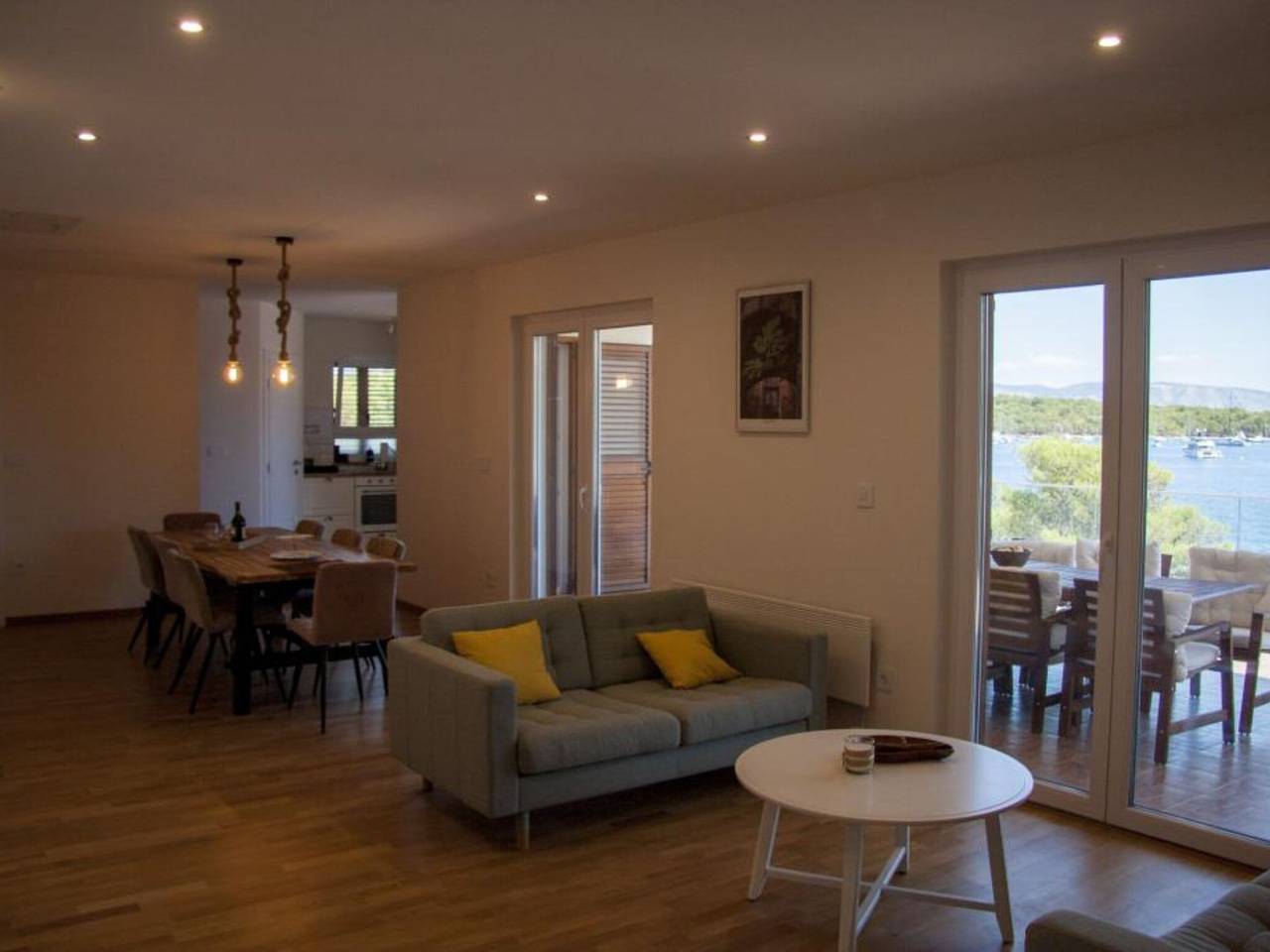 Three Bedroom Holiday Home With Balcony and Sea View in Jelsa, Hvar