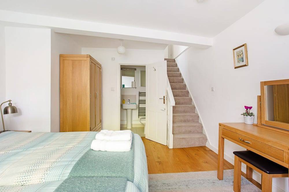 Peaceful elevated residential area - walk to city in Winchester, South-Downs