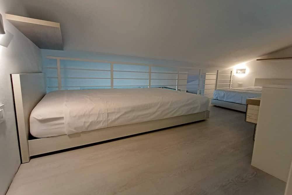 Ganze Wohnung, Großzügige Wohnung mit Seeblick und Swimmingpool in Monte Isola in Monte Isola, Iseosee