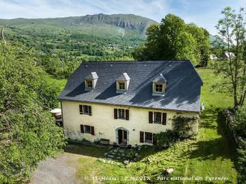 Gîte pour 10 personnes, avec jardin à Aucun