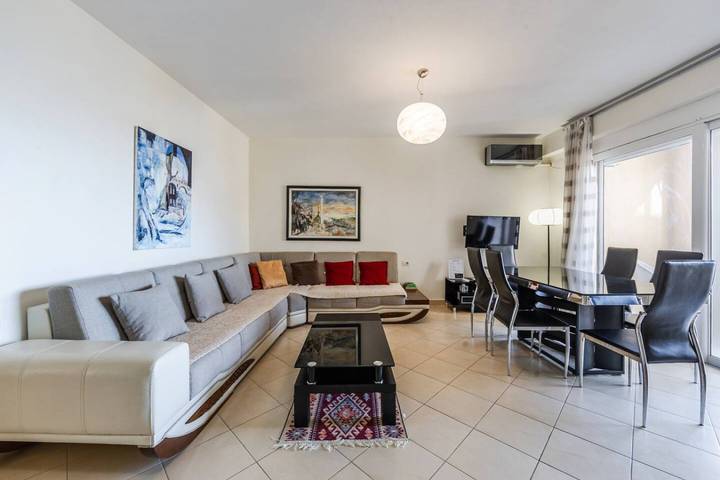 Gîte pour 5 personnes, avec balcon, adapté aux familles à Saranda