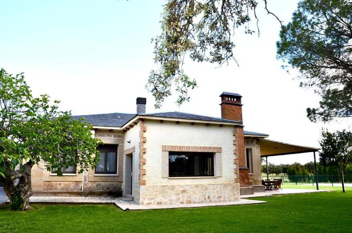 Apartamento de vacaciones para 22 personas, con Jacuzzi y Terraza además de Jardín y Piscina en Extremadura - 3