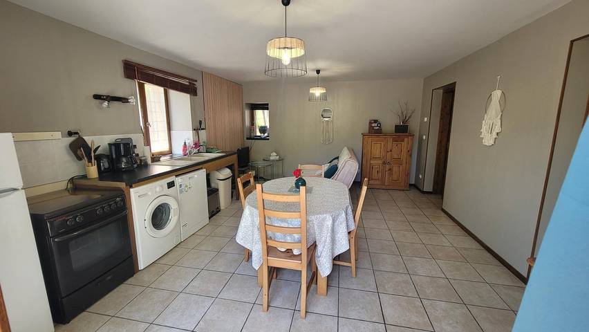 Gîte pour 3 personnes, avec terrasse et jardin ainsi que jacuzzi et sauna dans Saint-Genix-les-Villages - 2