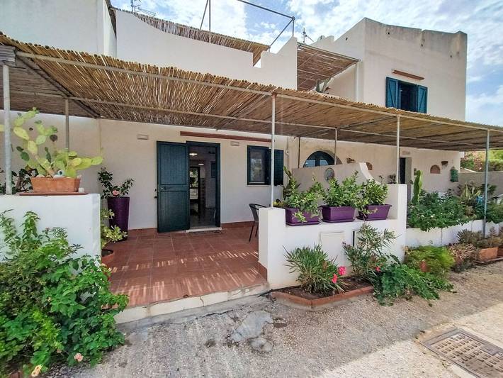 Location de vacances pour 4 personnes, avec Terrasse ainsi que Jardin et Piscine dans Macari - 4