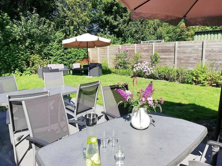 Vakantiehuis voor 10 personen, with Terras and Tuin as well as Zwembad in Andijk
