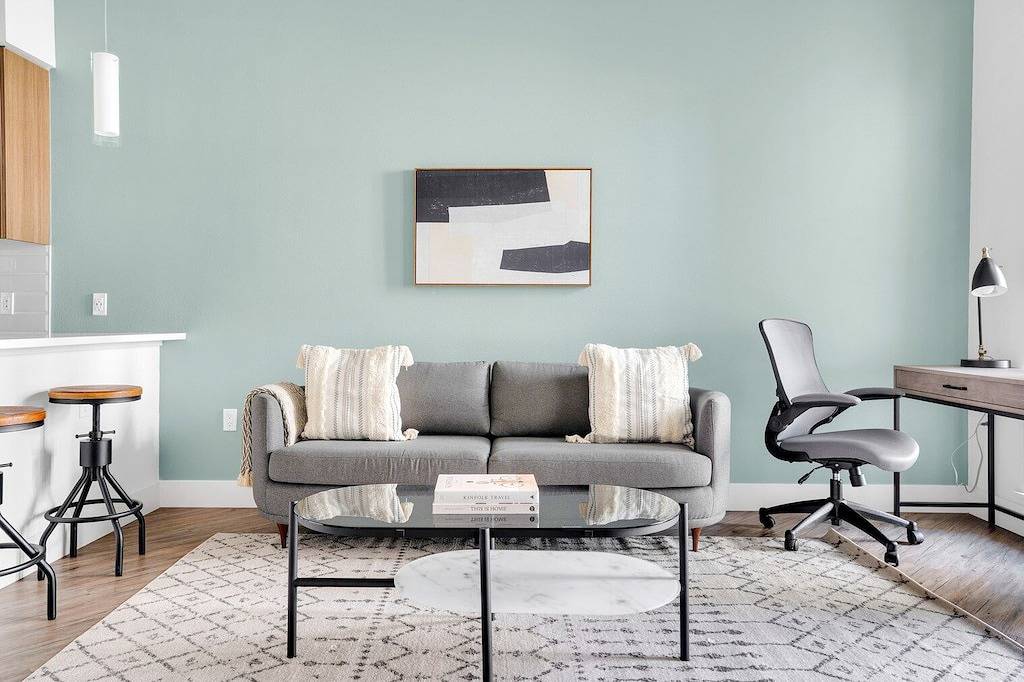 Ganze Wohnung, Hip Redwood City 1Br w/ Roof, Gym & W/D, walk to Caltrain, by Blueground in Redwood City, Silicon Valley