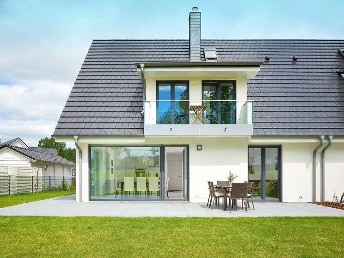 Strandhaus für 10 Personen, mit Balkon und Garten, kinderfreundlich in Lobbe