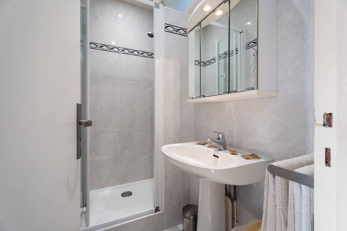 Bed and Breakfast 'La Mansardière - Habitación 4' con Jardín Compartido y Wi-Fi in Cancale, Bahía del Monte Saint-Michel