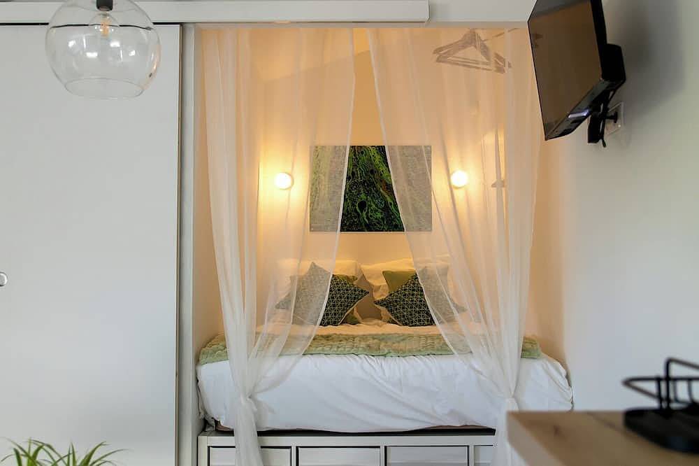 Gîte Moon, 2/3 pers, cuisine, chambre Piscine, Parking, terasse, bbq, wifi, in Bagard, Région d'Alès
