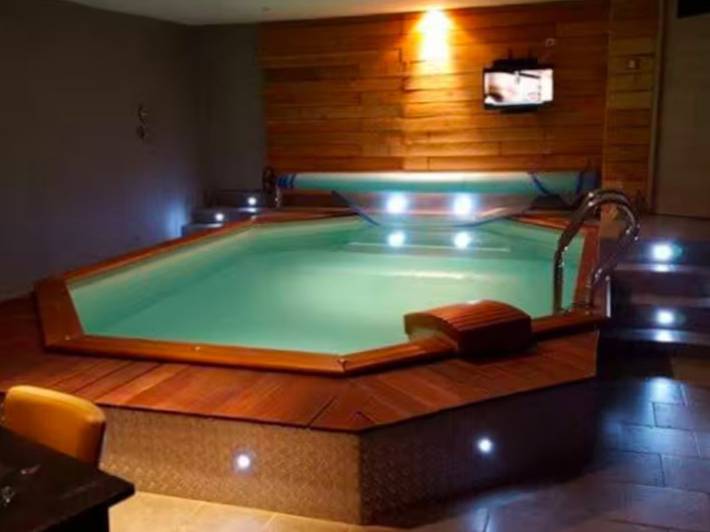 Gîte pour 2 personnes, avec jardin ainsi que terrasse et piscine