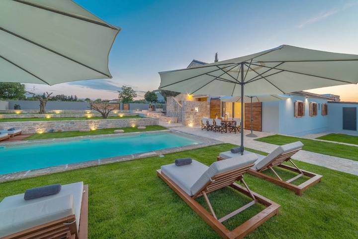 Villa pour 9 personnes, avec jardin et vue ainsi que sauna et piscine à Biograd na Moru - 3