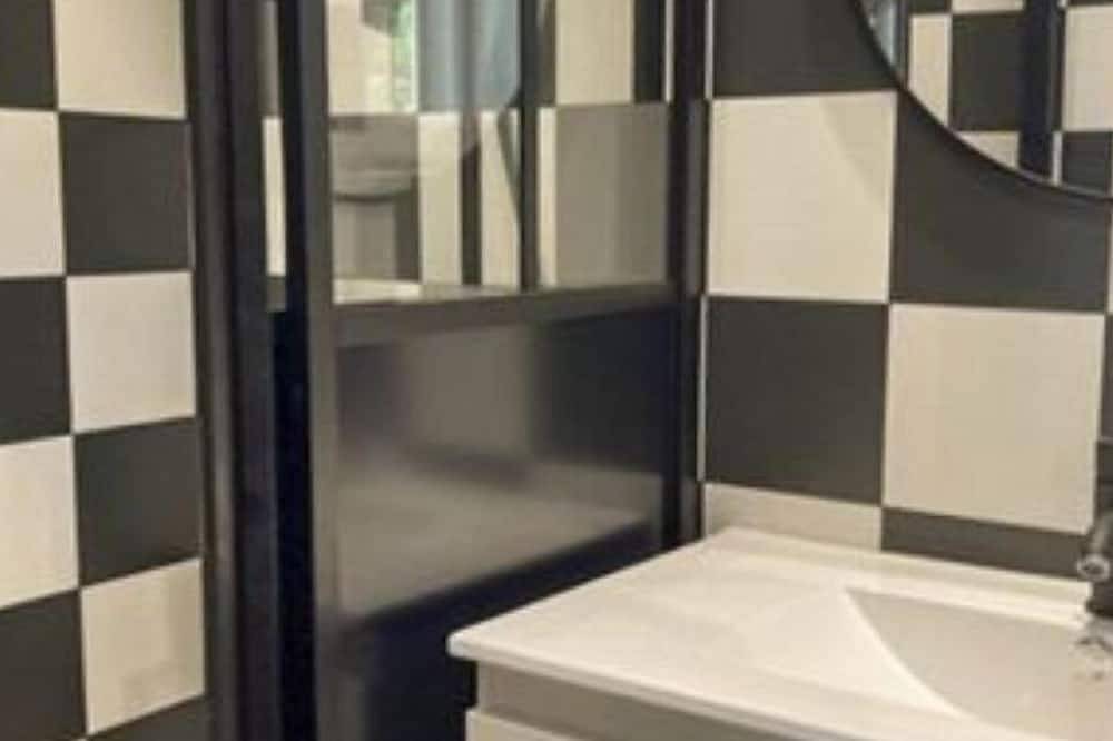 La petite Chaume in the woods amid lavender fields in Vachères, Regionaler Naturpark Luberon