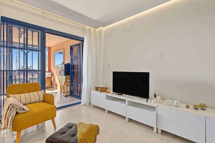 Ganze Wohnung, Apartment 'Casa Soledad' mit Meerblick, Gemeinschaftspool und WLAN in Curumbico, Almuñecar