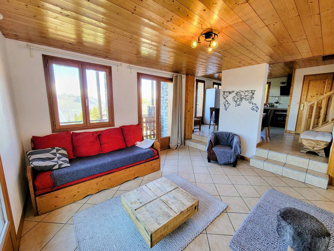 Renovated chalet in a quiet location with terrace, parking, wifi, pets allowed in Arc 1800, Bourg-Saint-Maurice