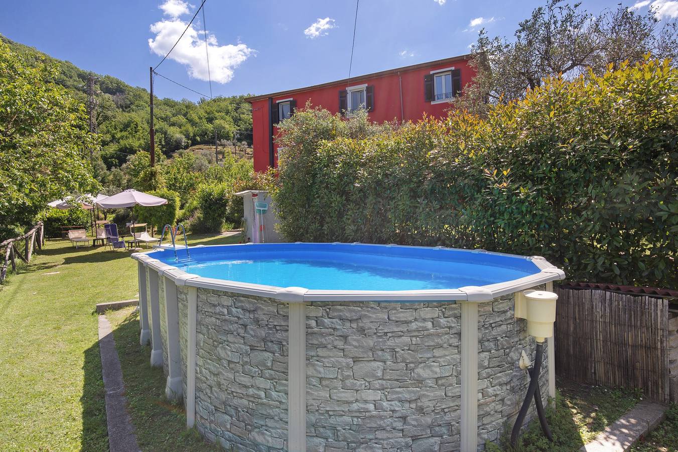 Bed and Breakfast 'Alchimista Bb Borgo Marciano' con piscina condivisa, giardino condiviso e Wi-Fi in Castelnuovo Magra, Riviera Toscana