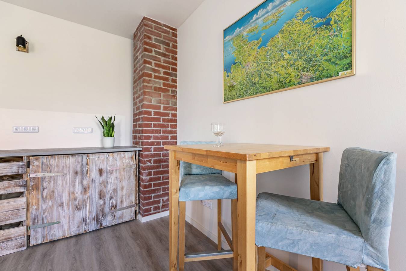 Ganzes Studio, Ferienwohnung 'Hühnerhort' mit Gemeinschaftsterrasse, Garten und Wi-Fi in Sankt Annen, Halbinsel Eiderstedt