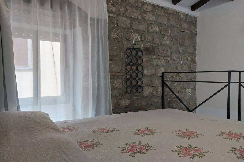 Entire apartment, Medieval style house in the historic center in Viterbo, Viterbo Province
