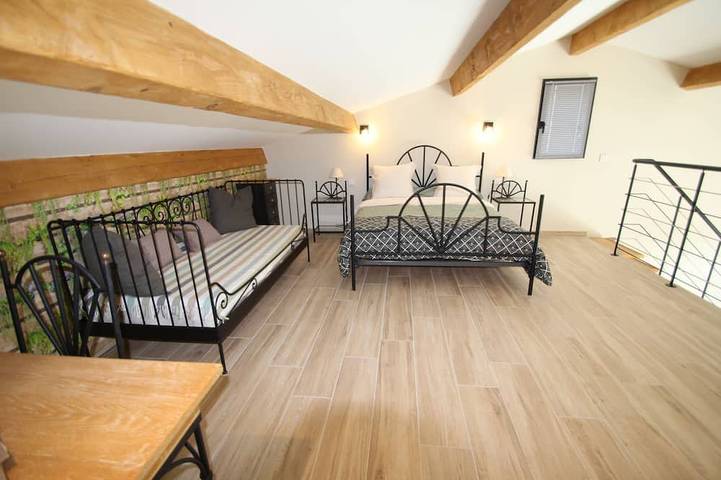 Location de vacances pour 4 personnes, avec jardin et terrasse à Saint-Étienne-du-Grès - 4