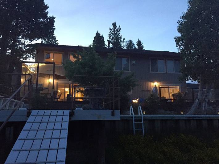 Vacation rental for 10 people, with yard and hot tub as well as pool and sauna in Tahoe Keys