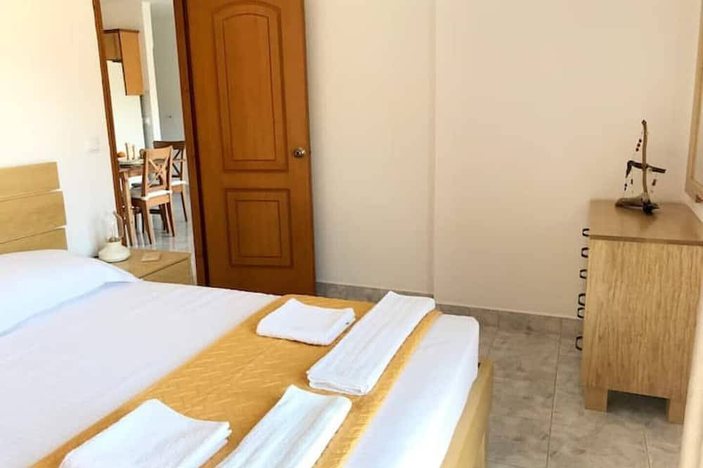 Ganze Wohnung, Zoe's House w/ Panoramic View 2 Br Ac 5min Walk Dt in Karpathos