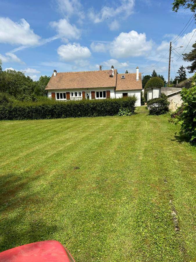 Maison au calme avec spa et rivière à côté de Chartres in Saint-Prest, Région de Chartres