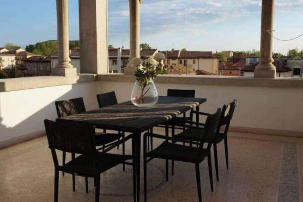 Ganze Wohnung, Stylish Penthouse in Venice Lido with Amazing views, central and close to beach! in Lido di Venezia, Venedig