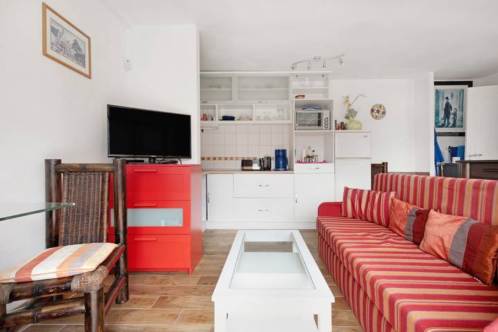 Apartamento entero, Apartamento Bali con vistas a la montaña, al mar, Wi-Fi y terraza in San Marcos, Tenerife Norte