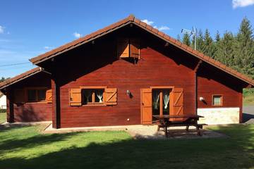 Gîte pour 8 personnes, avec terrasse et jardin à Anould