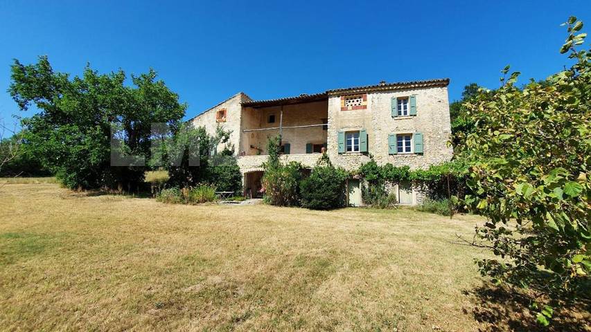 Location de vacances pour 11 personnes, avec Balcon et Terrasse ainsi que Jardin et Piscine à Bras-d'Asse