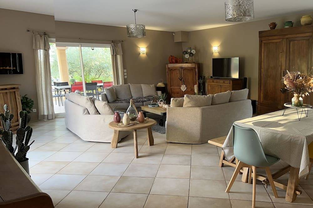 Villa De Prestige 190 M2 , 25 minutes de la mer. Étang de Thau ,Sète, Pézenas in Plaissan, Région de Lodève