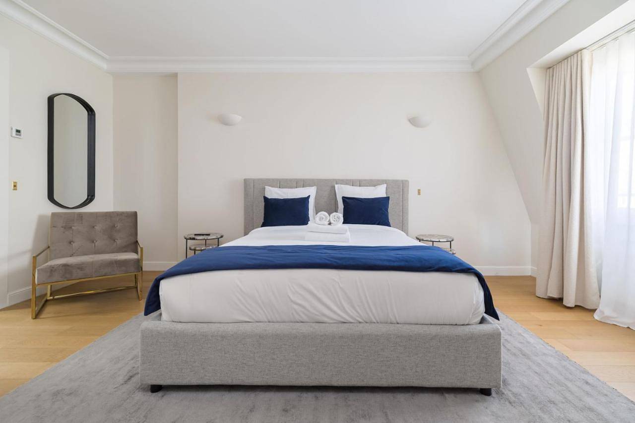 Cały apartament, Luxury apartments - Avenue Montaigne in Tour Eiffel, Paryż