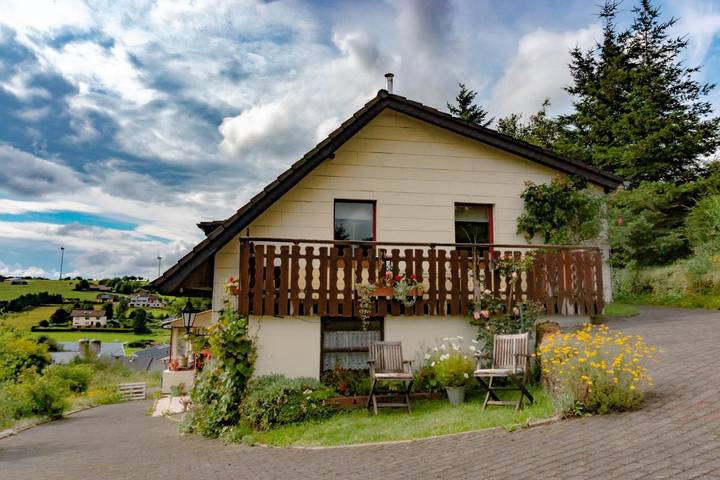 Ferienhaus für 4 Personen, mit Ausblick und Garten, mit Haustier