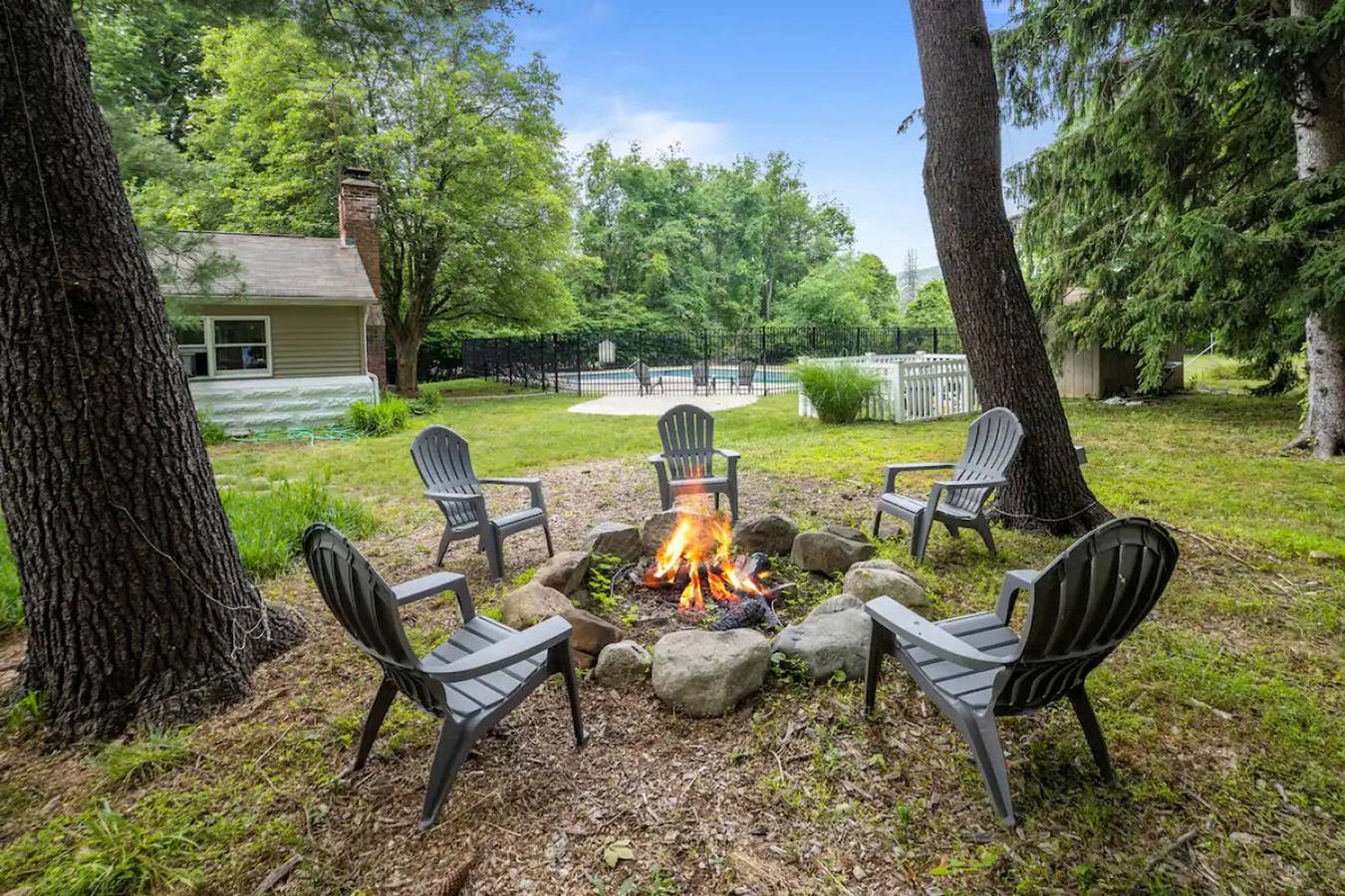 Cozy Fall Home with 4Br and Fireplace in Rockland County