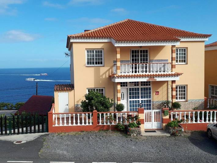 Apartamento para 3 personas, con Balcón y Terraza además de Jardín y Vistas en Playa de Santiago
