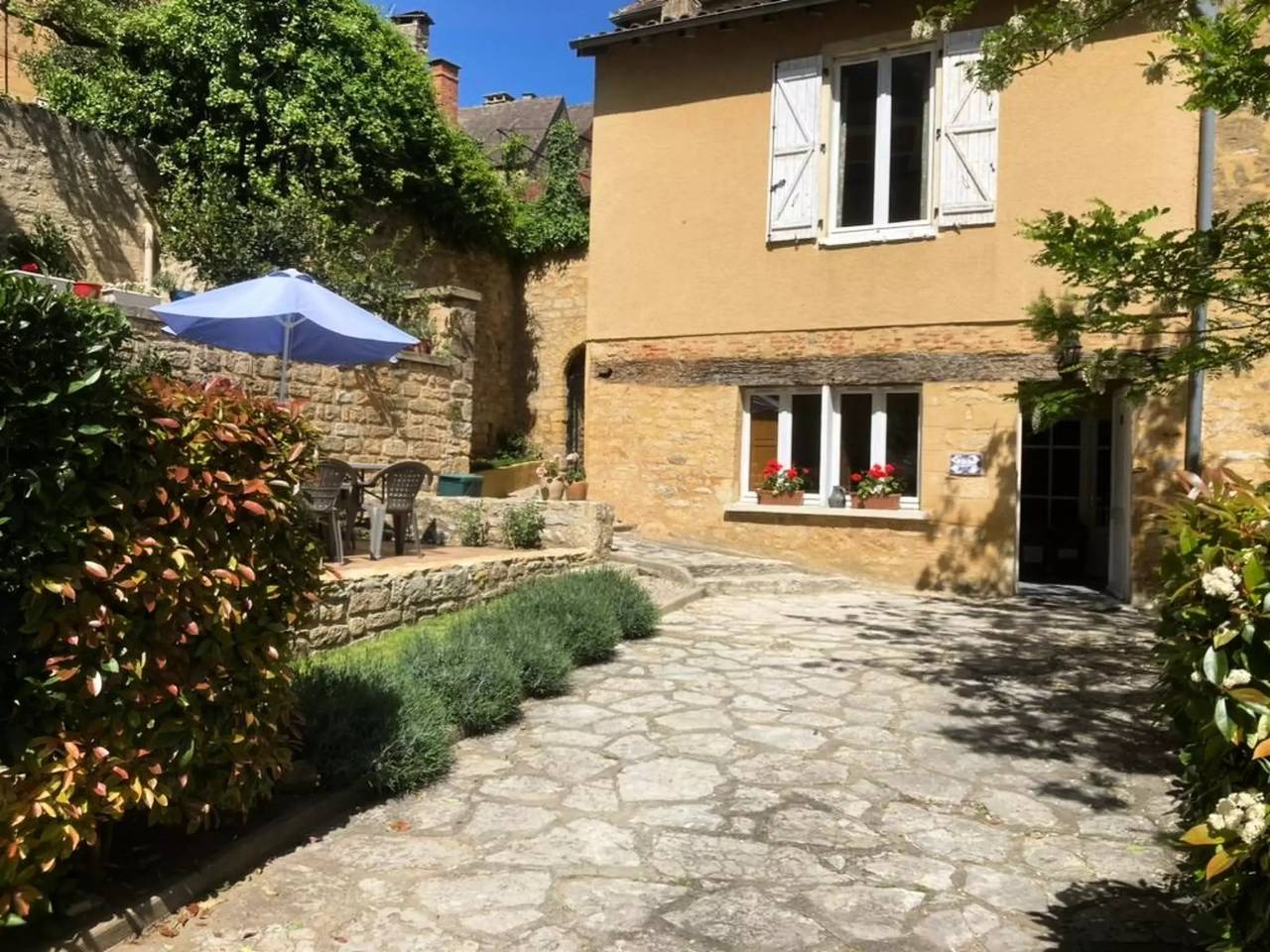 Appartement entier, 2 Pièces 3 Personnes in Gourdon, Lot