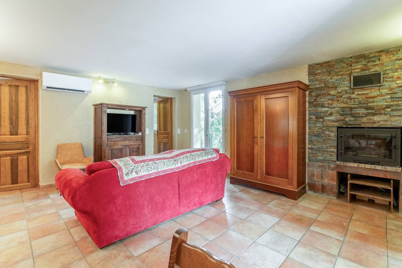 Apartamento entero, Apartamento 'Gite Du Petit Bois - Bignone' con piscina compartida, Wi-Fi y aire acondicionado in Villedieu, Vaucluse
