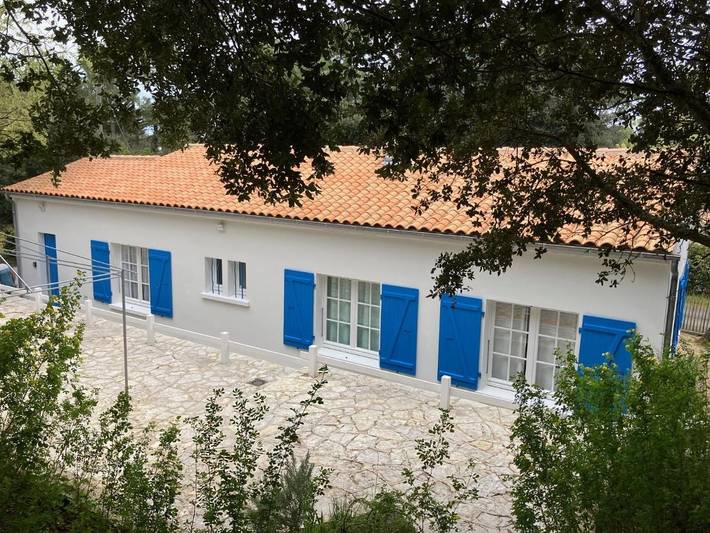Location de vacances pour 6 personnes, avec Terrasse ainsi que Jardin et Vue dans Plage des Huttes