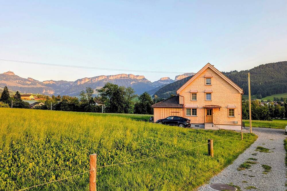 Panoramic Views & Appenzell Charm: Your Spacious Retreat in Zürich Voralpen