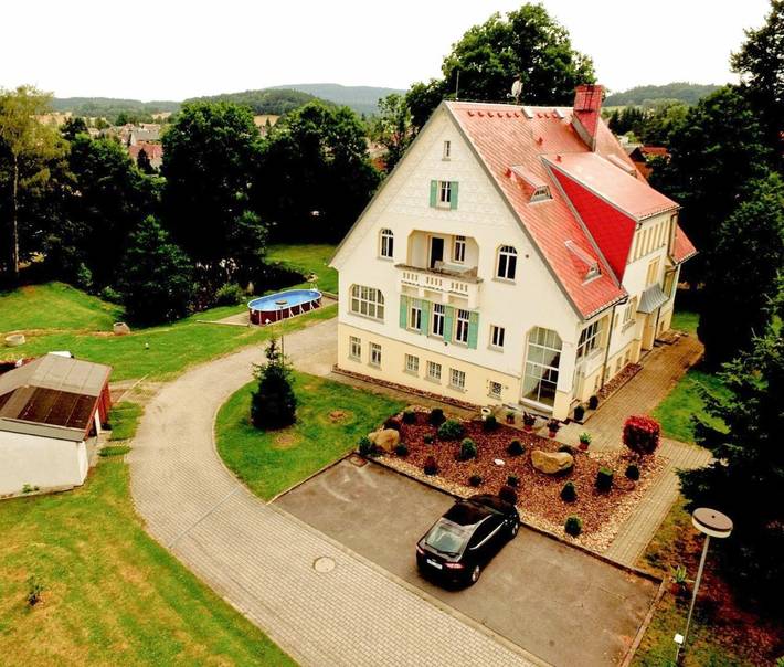 BnB für 3 Personen, mit Garten und Terrasse sowie Pool und Ausblick, mit Haustier in Elbsandsteingebirge