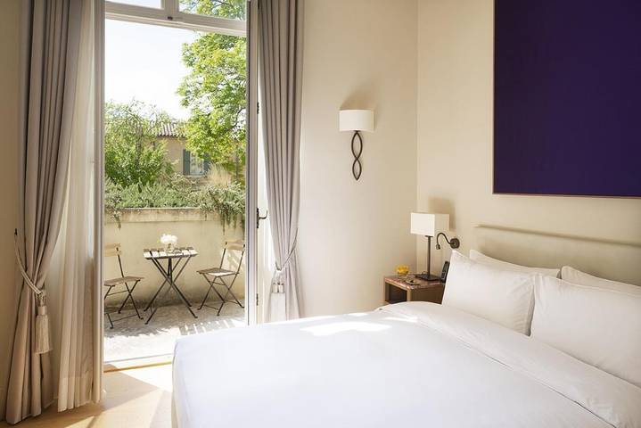 Hôtel pour 2 personnes, avec jardin ainsi que vue et piscine, animaux acceptés à Sabran - 4