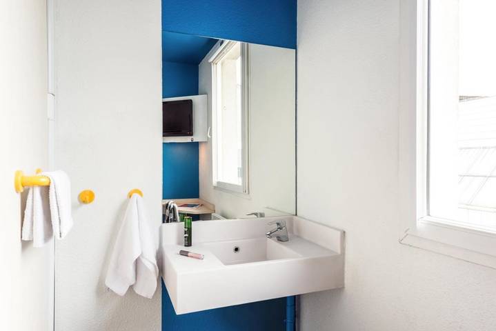 Hôtel pour 3 personnes, avec Terrasse à La Valette-du-Var - 2