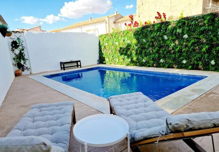Apartamento para 8 personas, con Jacuzzi y Terraza además de Jardín y Piscina en El Toboso