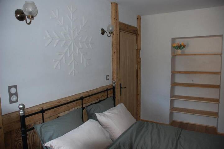 Cottage pour 2 personnes, avec vue et terrasse à Marlens
