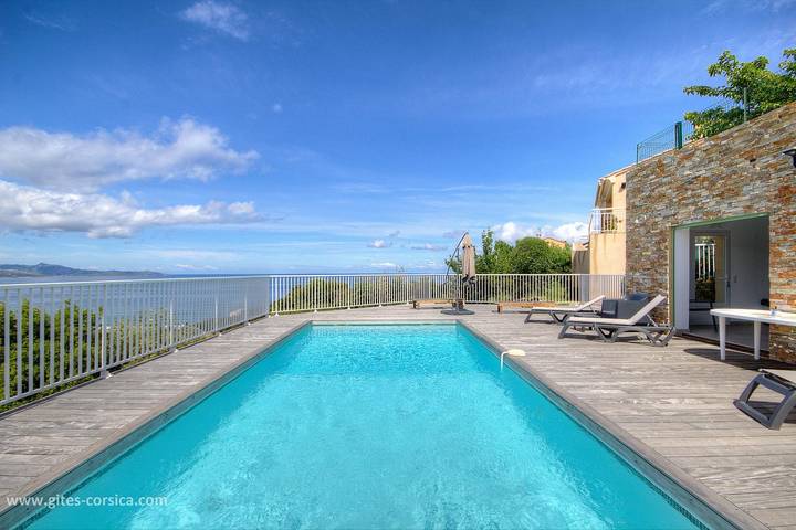 Gîte pour 6 personnes, avec Terrasse et Jardin ainsi que Piscine et Vue à Farinole