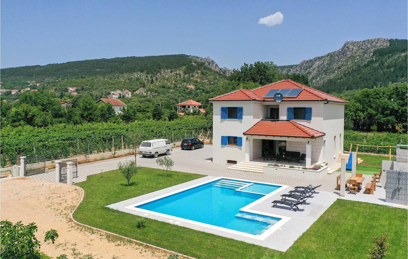 Gemütliche 1-Zimmer-Wohnung mit Pool, WLAN und Terrasse in der Nähe des Flusses Ričina in Imotski, Makarska Riviera