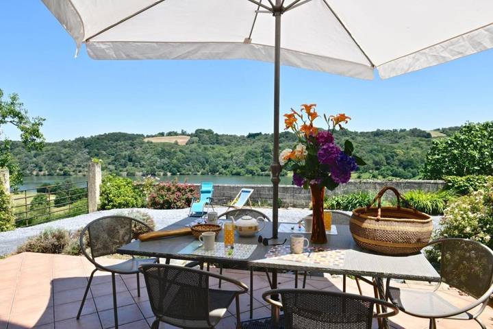 Location de vacances pour 4 personnes, avec jardin à Vielleségure