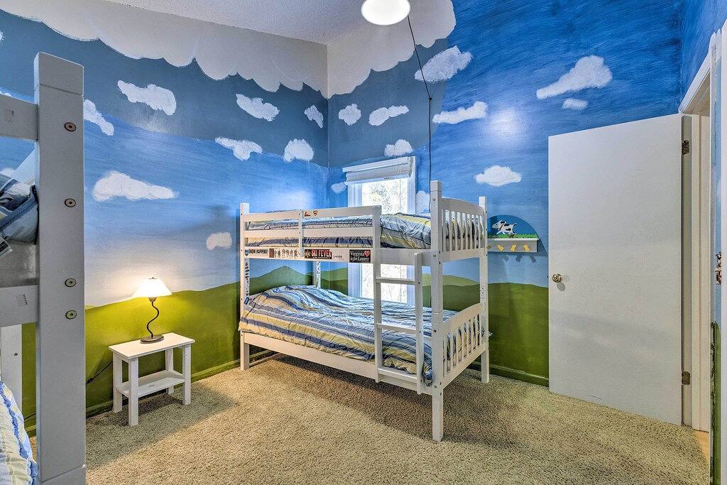 Massanutten Retreat w/ Double Deck & Mtn View! in Massanutten, Blue Ridge Mountains