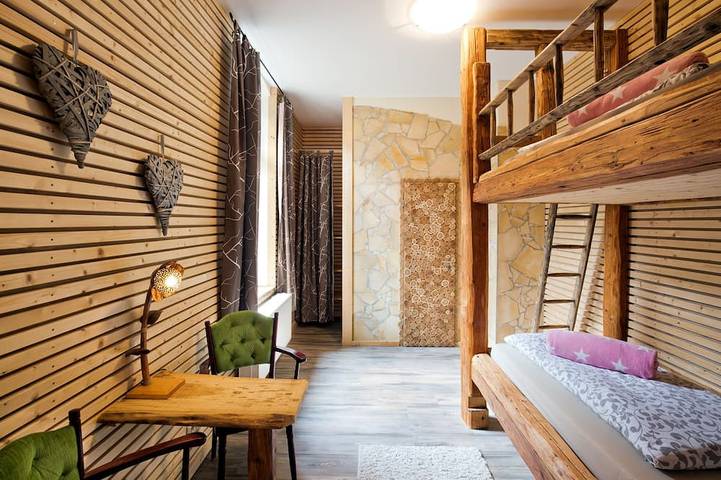 Ganze Wohnung, Zauberhaft warme & sonnige Ferienwohnung \"Antholz\" in Oybin, Zittauer Gebirge