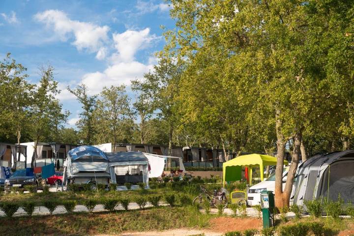 Camping pour 5 personnes, avec Piscine et Vue à Funtana - 2