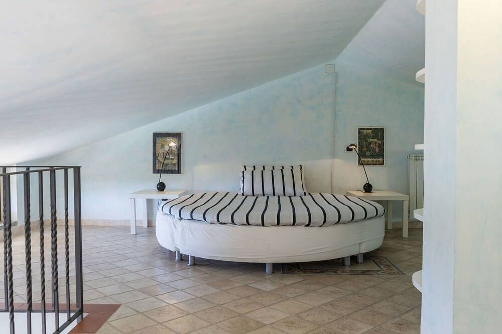 Alleinstehendes Ferienhaus mit privatem Pool,  W-Lan, Klimaanlage, Tv, Innenhof, Haustiere erlaubt in Trevignano Romano, Braccianosee